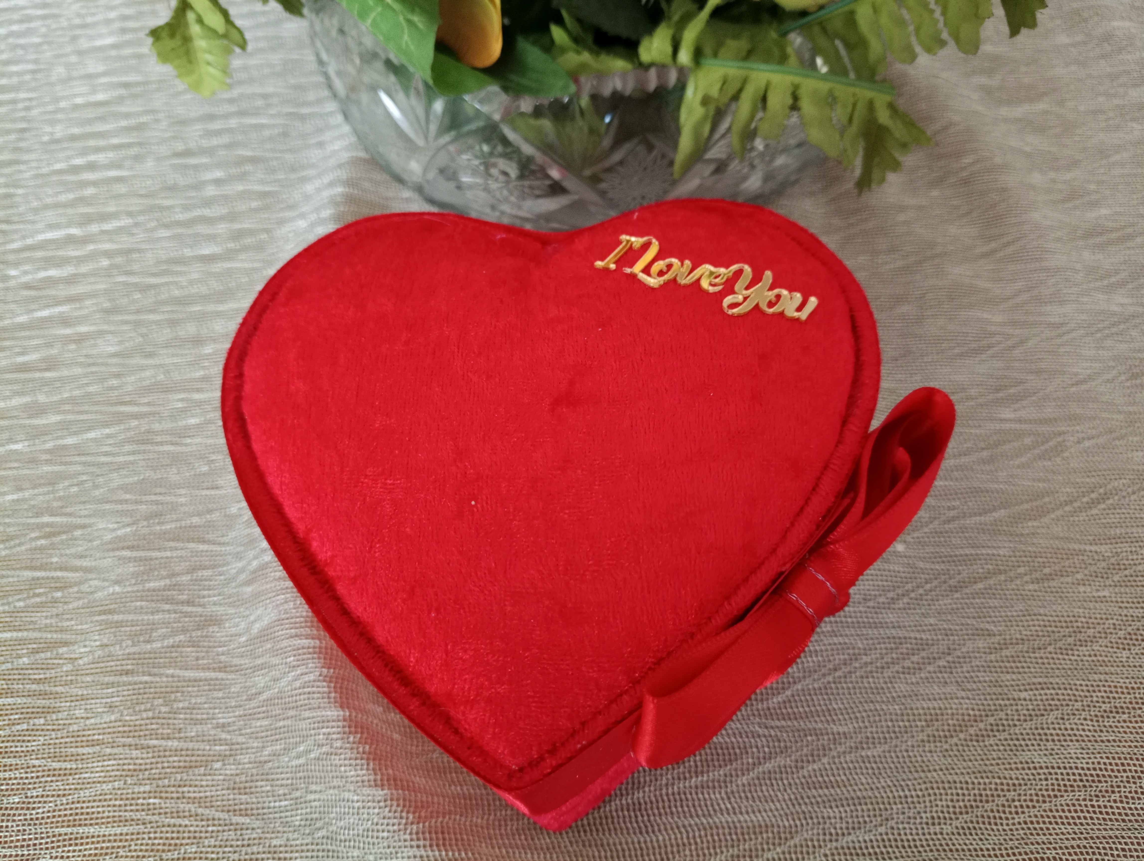 Yazı Eklenebilir Kurteleli Kırmızı Kalp Kutu